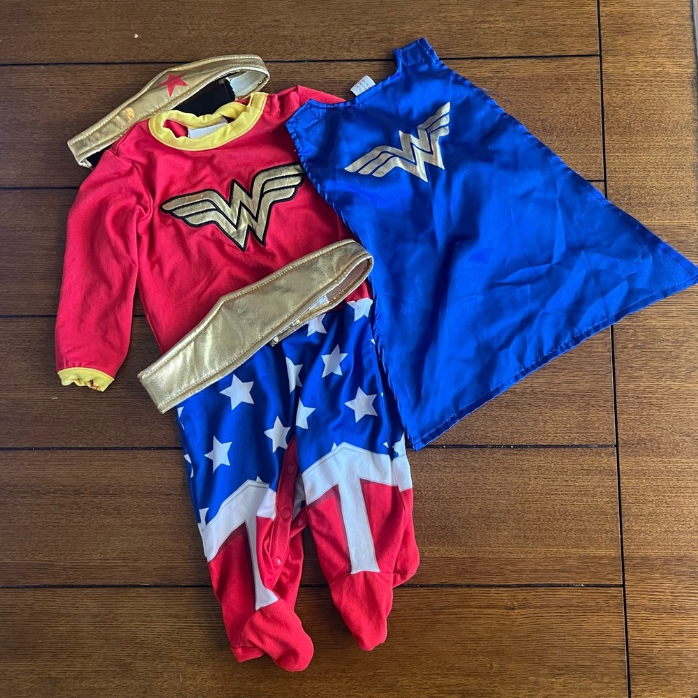 Wonder Woman costume with cape - 0-6 months